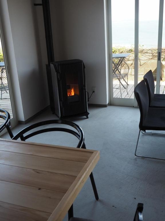 Guesthouse ＆ Beach Cafe Fuego Hyuga Bagian luar foto